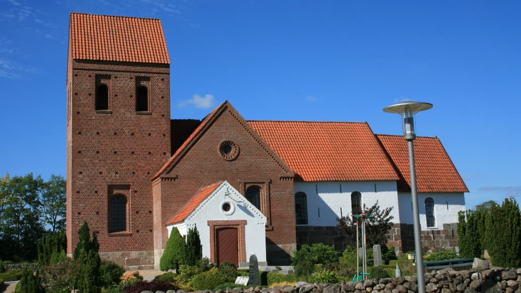 Vorbasse church - Facade and entrance