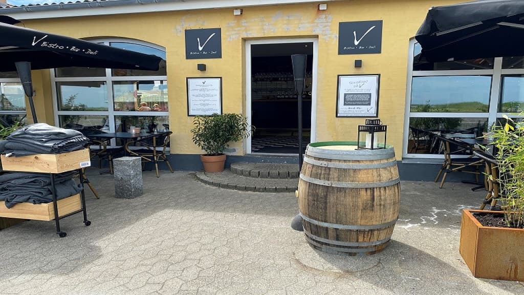 V Bistro