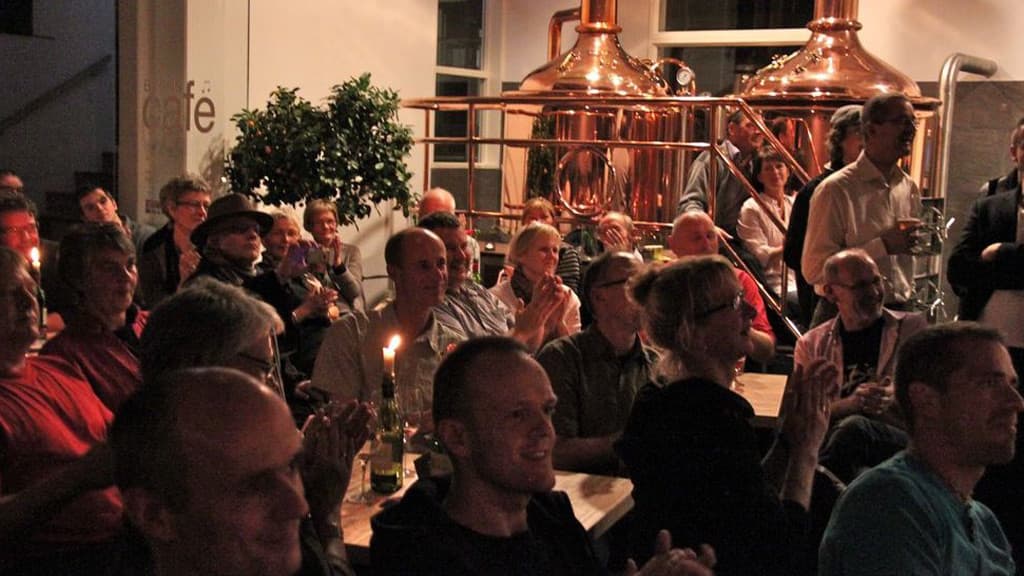 People are enjoying themselves at Jelling Brewery