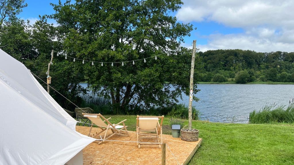 Fårup Sø Camping - Glamping tent with a view over the lake